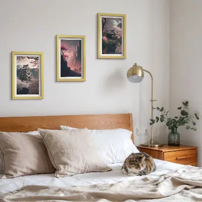 Bilderwand mit Fantasielandschaften und Bergmotiven aus Japan
