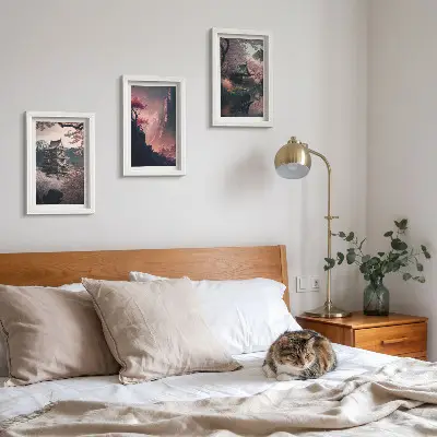 Bilderwand mit Fantasielandschaften und Bergmotiven aus Japan