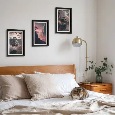 Bilderwand mit Fantasielandschaften und Bergmotiven aus Japan