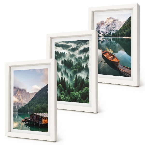 Bilderwand Berglandschaften mit einem See, einem Boot und einem Wald im Nebel