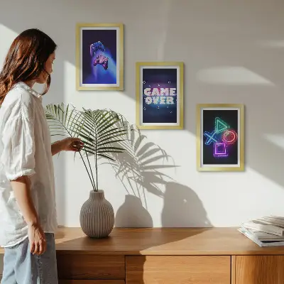 Bilderset mit Rahmen mit Gamepads und Game Over Symbolen