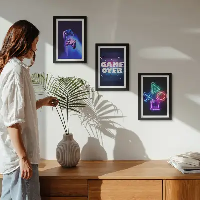 Bilderset mit Rahmen mit Gamepads und Game Over Symbolen