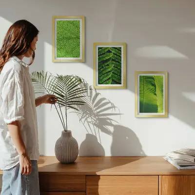 Bilderwand mit Nahaufnahmen von tropischen Blättern
