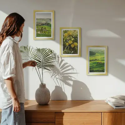 Bilderwand mit italienischen Landschaften, Zitrusbäumen und grünen Hügeln