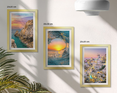 Bilderset mit rahmen Blick auf das Meer, die Wellen und die weißen Häuser in Santorini, Griechenland