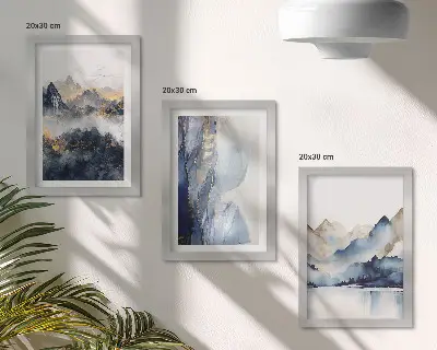 Bilderwand mit Berglandschaften in Blau- und Grautönen