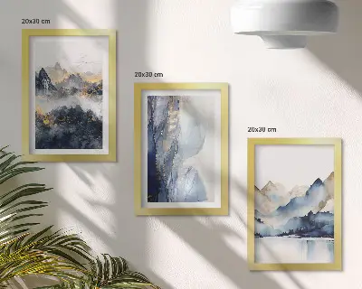 Bilderwand mit Berglandschaften in Blau- und Grautönen