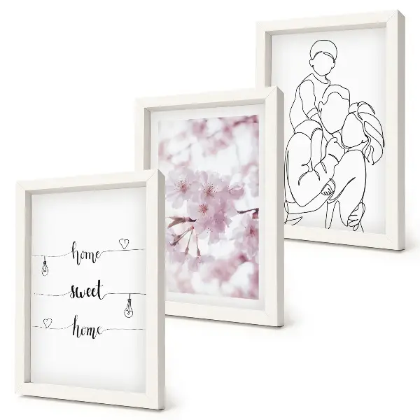 Fotowand mit Blumen und Familie im minimalistischen Design