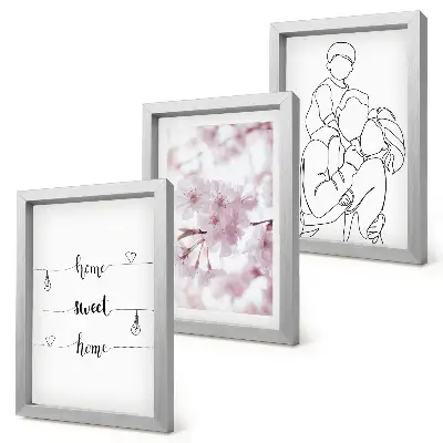 Fotowand mit Blumen und Familie im minimalistischen Design