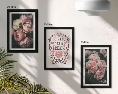 Bilderwand mit Vintage-Rosen und Inschrift über Träume