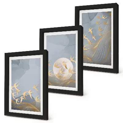 Bilderwand mit dem Motiv Vögel im Flug vor Himmel und Mond