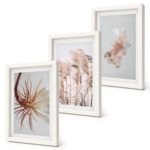 Bilderwand mit Blumen und Gräsern auf hellem Hintergrund im harmonischen Set