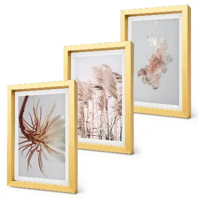Bilderwand mit Blumen und Gräsern auf hellem Hintergrund im harmonischen Set