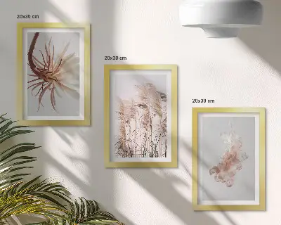 Bilderwand mit Blumen und Gräsern auf hellem Hintergrund im harmonischen Set