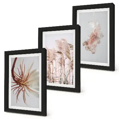 Bilderwand mit Blumen und Gräsern auf hellem Hintergrund im harmonischen Set