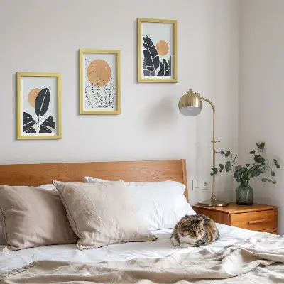 Fotowand mit Pflanzenmuster und großen Sonnen im minimalistischen Stil