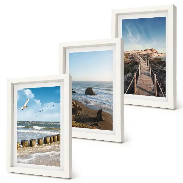 Fotowand mit Blick auf den Strand mit Wellen, Himmel und einer Strandpromenade