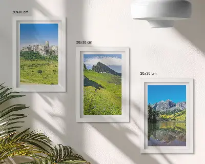 Fototapete grüne Hügel mit einer Burg und Berglandschaft