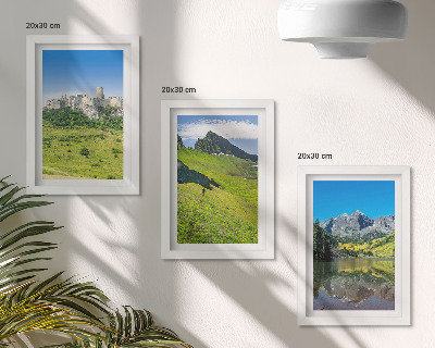 Fotowand Grüne Hügel mit einer Burg und Berglandschaften