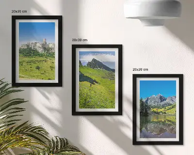 Fototapete grüne Hügel mit einer Burg und Berglandschaft