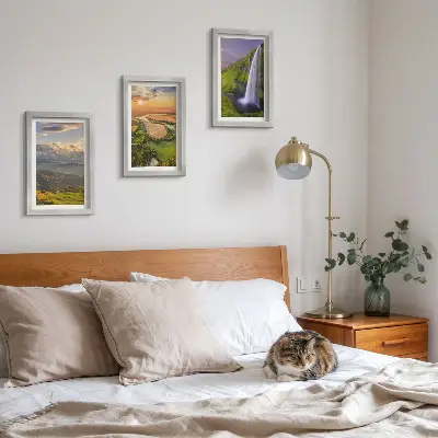 Bilderwand mit Bergfluss- und Wasserfallmotiven in der Natur