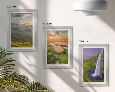 Bilderwand mit Bergfluss- und Wasserfallmotiven in der Natur