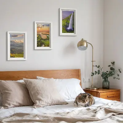 Bilderwand mit Bergfluss- und Wasserfallmotiven in der Natur