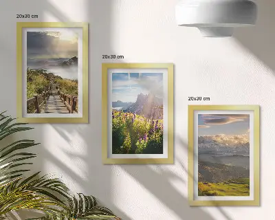 Bilderwand mit Berglandschaften, Blumen, Himmel und Weg