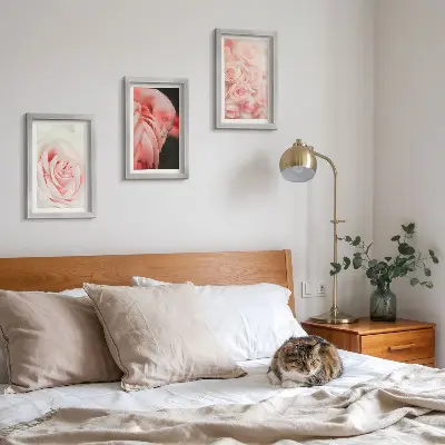 Bilderwand in Pastellrosa und Flamingotönen