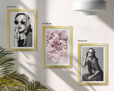 Bilderwand Stilvolle Porträts von Frauen mit rosa Blumen
