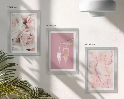 Bilderset mit Rahmen champagnerfarbene Rosen auf einem pastellfarbenen Marmorhintergrund