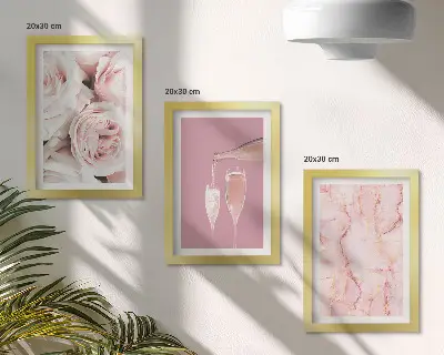 Bilderset mit Rahmen champagnerfarbene Rosen auf einem pastellfarbenen Marmorhintergrund