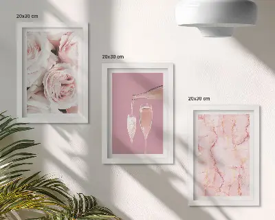 Bilderset mit Rahmen champagnerfarbene Rosen auf einem pastellfarbenen Marmorhintergrund