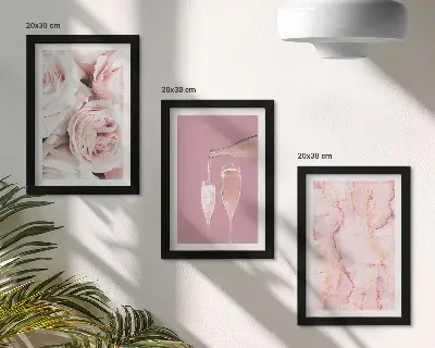 Bilderset mit Rahmen champagnerfarbene Rosen auf einem pastellfarbenen Marmorhintergrund