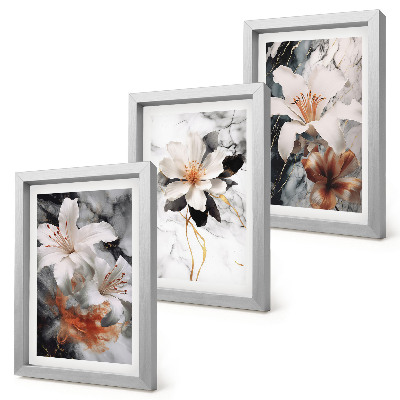 Bilderwand Blumen auf Marmorgrund in Weiß- und Schwarztönen