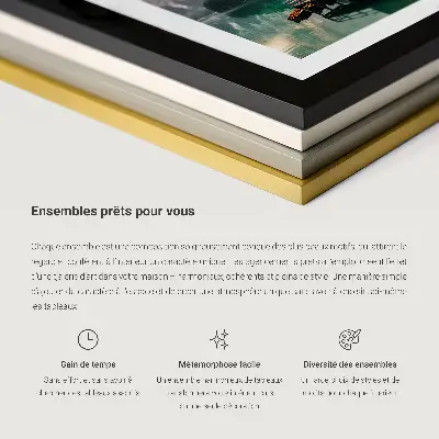 Bilderwand mit abstraktem Meeresmotiv und Boho-Traumfänger
