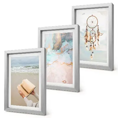 Bilderwand mit abstraktem Meeresmotiv und Boho-Traumfänger
