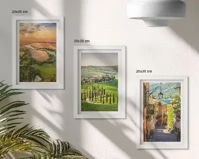 Fototapete italienische Landschaft mit Fluss, Hügeln und Stadtgasse