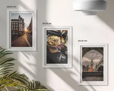 Bilderwand mit einer Stadt, Essen und einer Ansicht von London