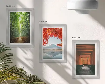 Bilderwand mit Bambuswäldern und Torii-Wegen am Berg Fuji in Japan