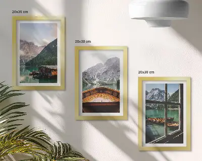 Bergsee mit Boot und Holzhäusern Bilderset mit Rahmen