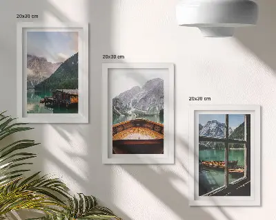 Bergsee mit Boot und Holzhäusern Bilderset mit Rahmen