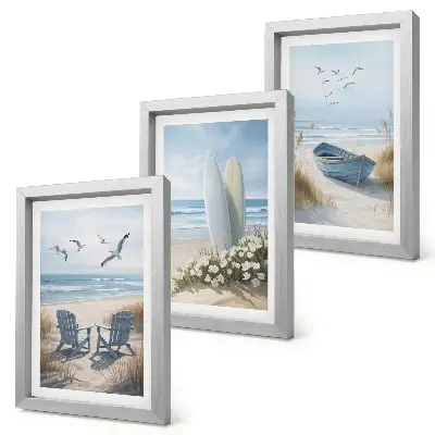 Bilderwand mit Strandmotiv, Surfbrettern, Booten und Vögeln