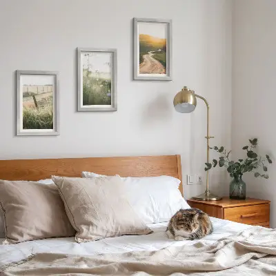 Bilderwand mit Landschaftsmotiv von Wiese, Straße und Sonnenuntergang