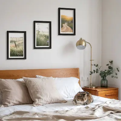 Bilderwand mit Landschaftsmotiv von Wiese, Straße und Sonnenuntergang