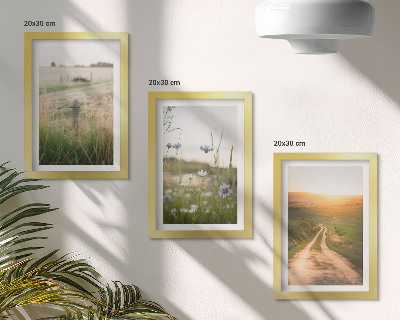 Bilderset mit rahmen Naturlandschaften mit Feldern und einem Weg in der Sonne