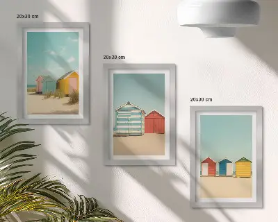 Bilderwand mit bunten Strandhäusern an einem sonnigen Tag