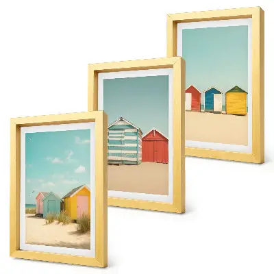 Bilderwand mit bunten Strandhäusern an einem sonnigen Tag