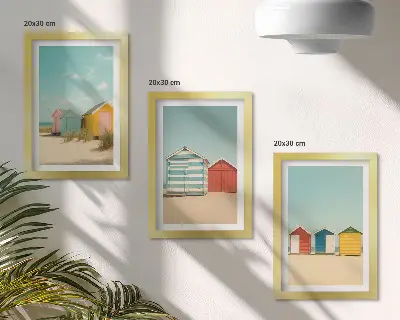 Bilderwand mit bunten Strandhäusern an einem sonnigen Tag
