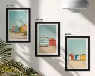 Bilderwand mit bunten Strandhäusern an einem sonnigen Tag